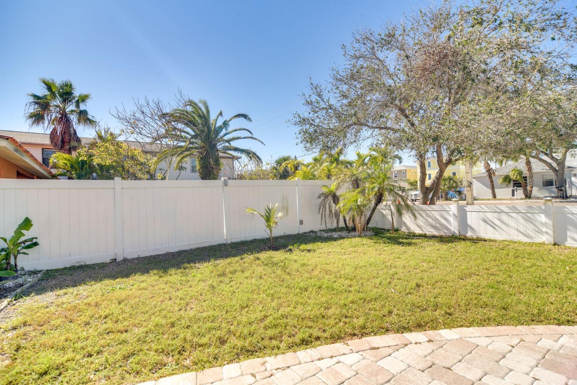 Florida Unit Steps From Indian Rocks Beach Access! Клиъруотър Бийч Екстериор снимка