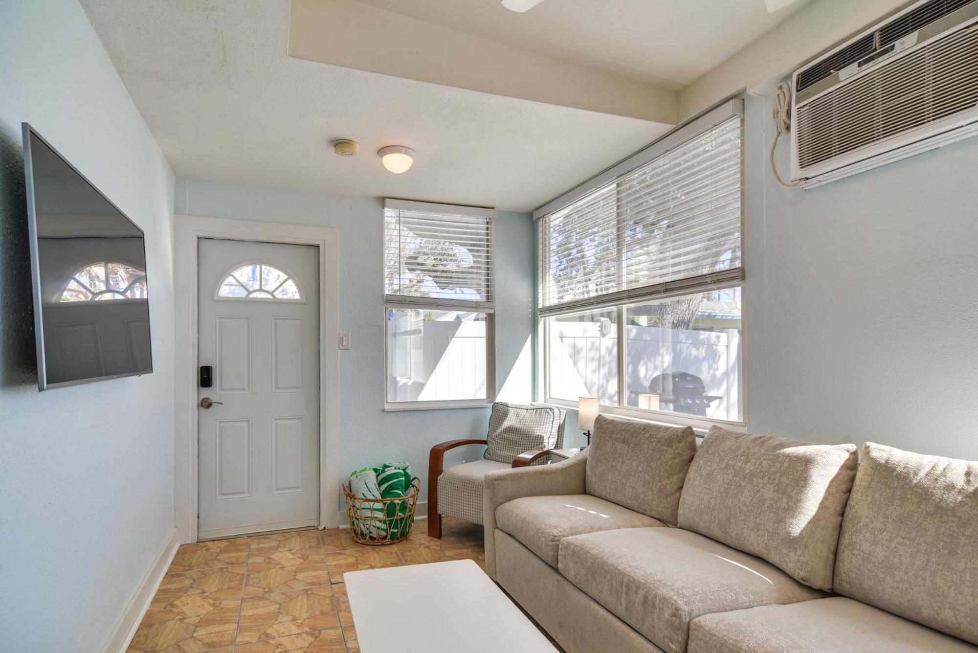 Florida Unit Steps From Indian Rocks Beach Access! Клиъруотър Бийч Екстериор снимка